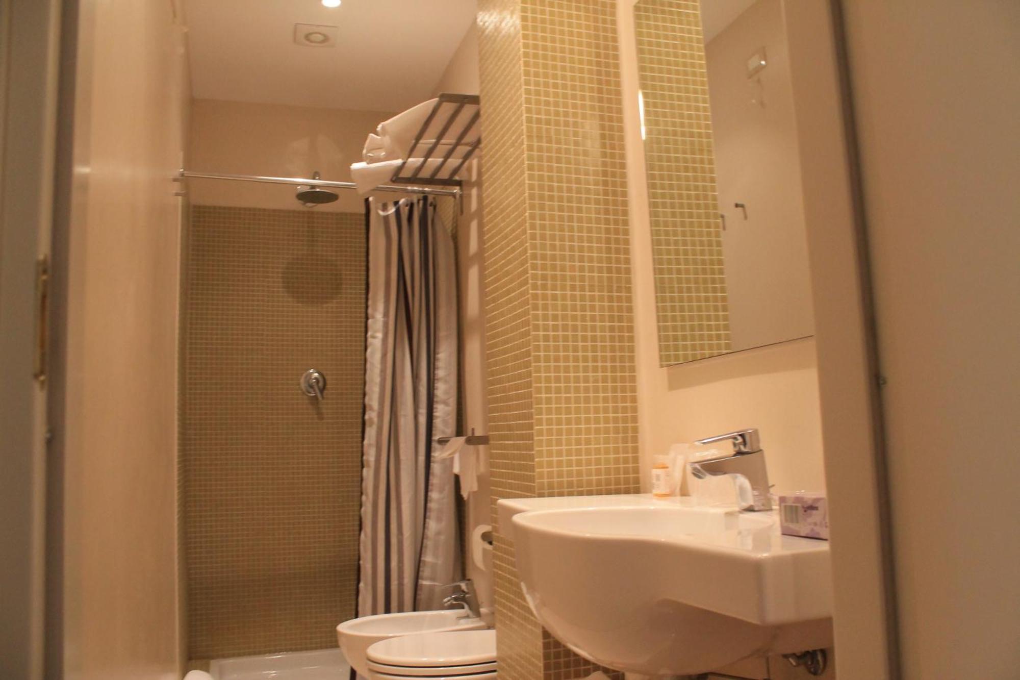 Hotel Touring Ливорно Экстерьер фото