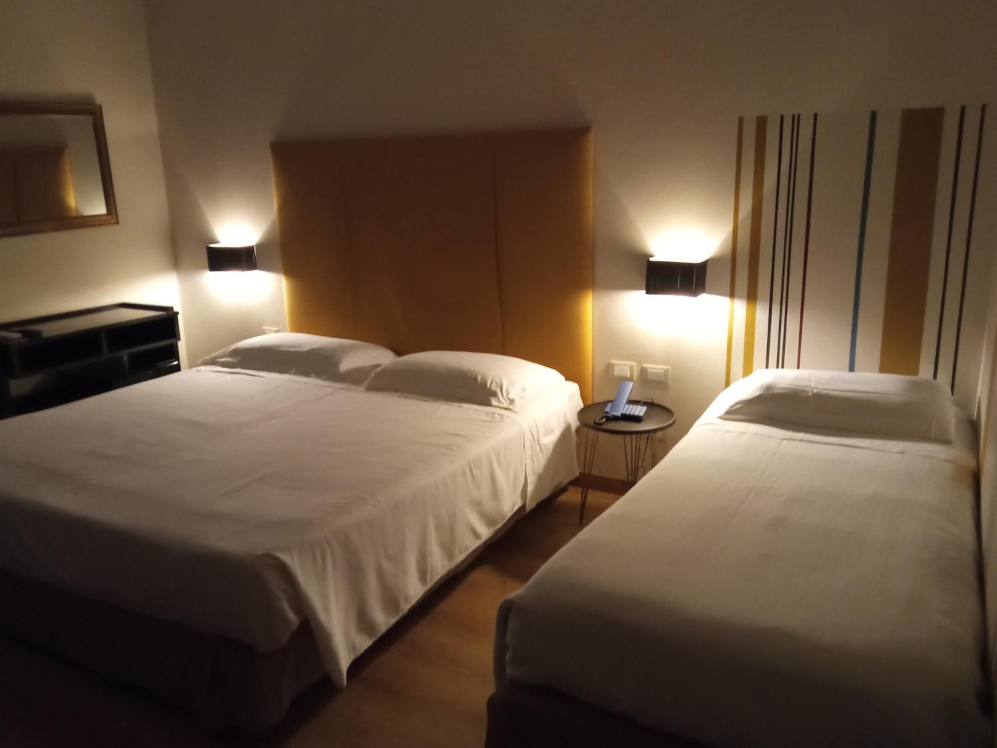 Hotel Touring Ливорно Экстерьер фото