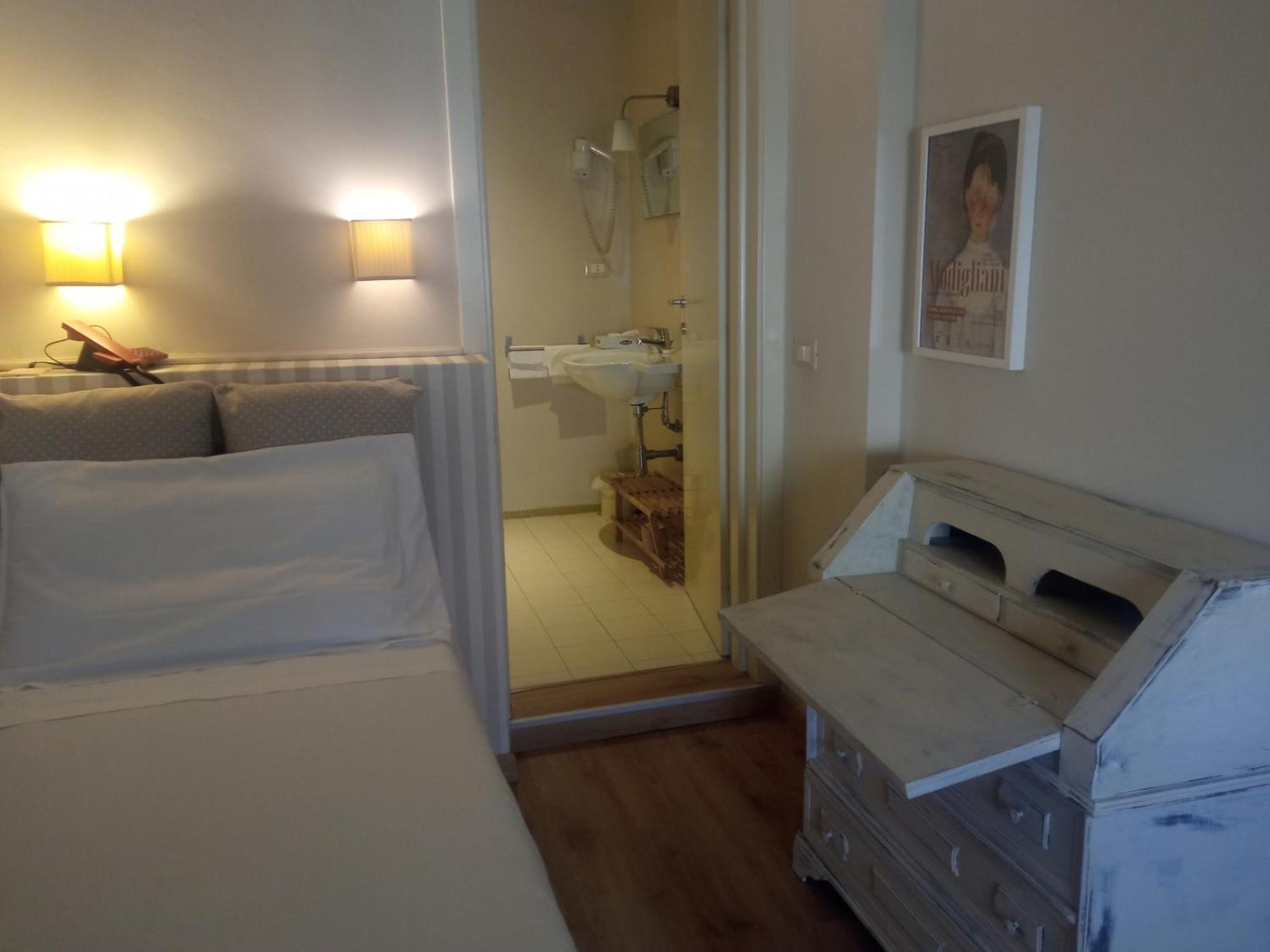 Hotel Touring Ливорно Экстерьер фото