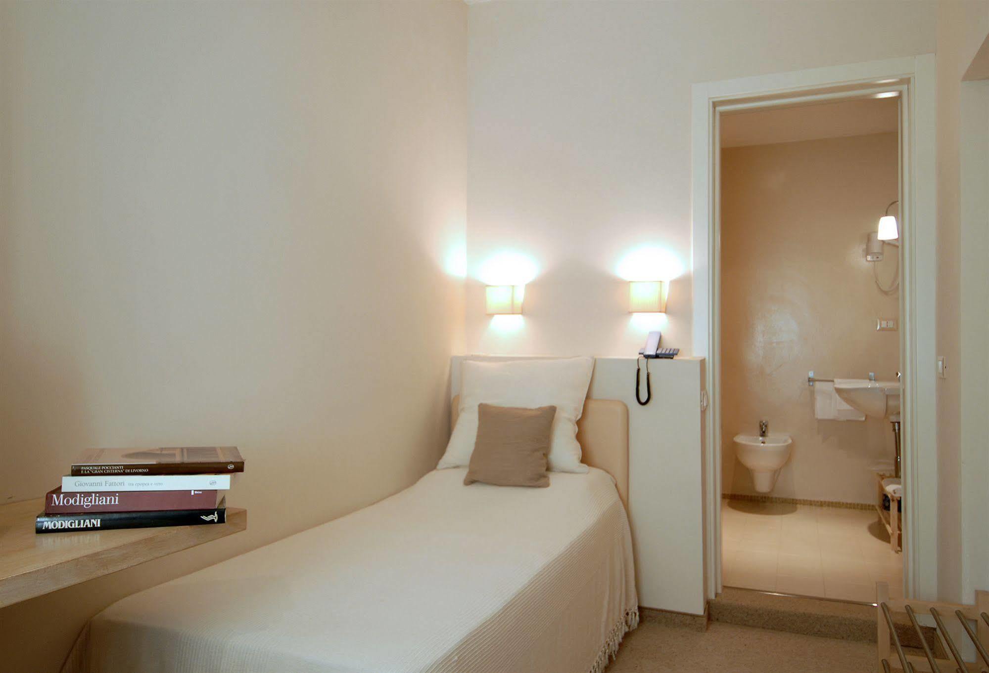 Hotel Touring Ливорно Экстерьер фото