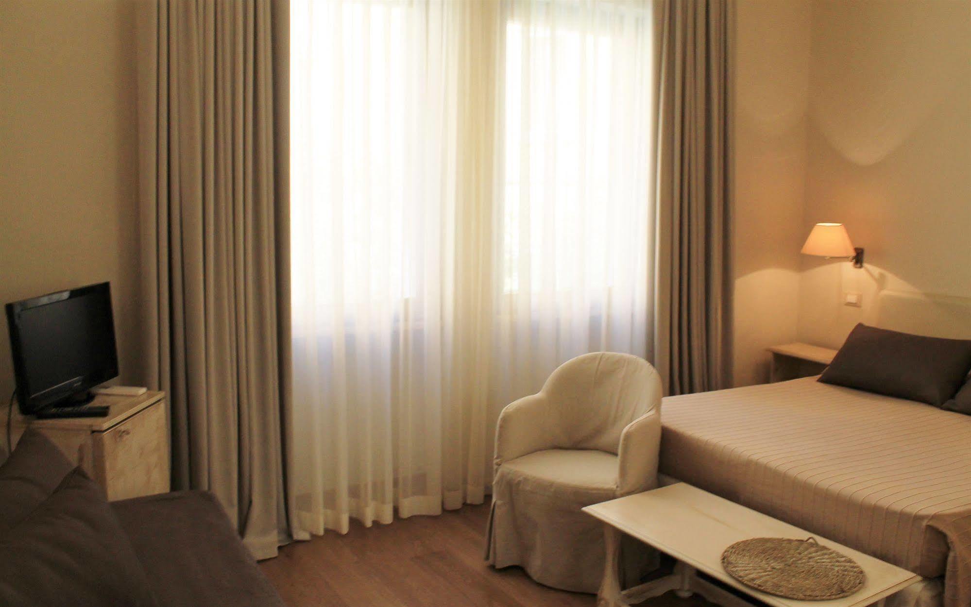 Hotel Touring Ливорно Экстерьер фото